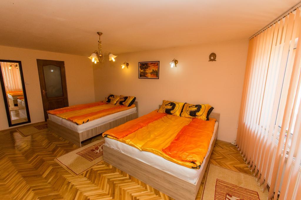 Casa Tudor Turda Chambre photo